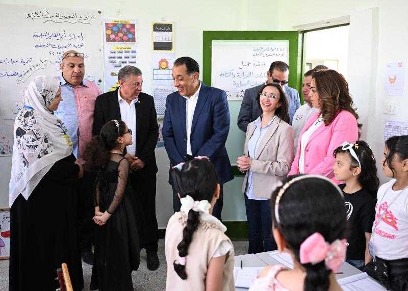 مدبولي يتفقد مدرسة رزق درويش الابتدائية بزاوية صقر.. والطلاب: البرنامج الصيفي مهم جدا لصقل المهارات