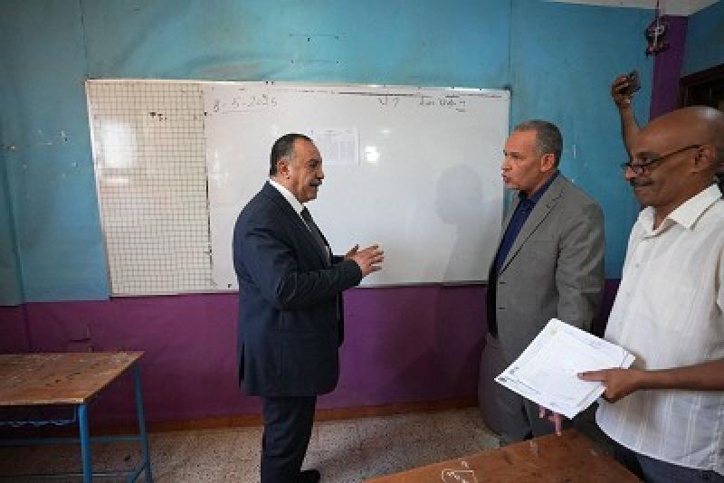 محافظ أسيوط يتابع جاهزية المدارس والكنترول لامتحانات الثانوية العامة 2025