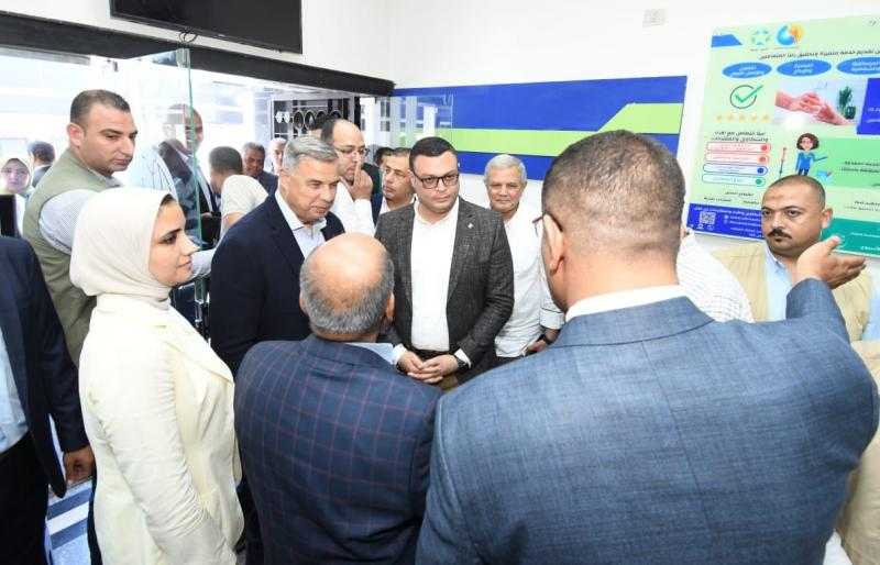 وزير الإسكان ومحافظ الإسكندرية يتابعان سير العمل بمنظومتي المياه والصرف الصحي