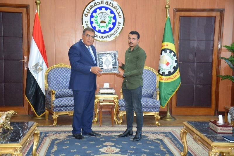 إطلاق اسم السائق البطل خالد عبد العال على مدرسة في قرية مبارك بالدقهلية