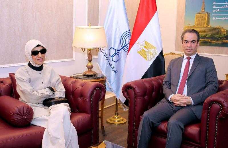 المسلماني يستقبل هدى نجيب محفوظ قبيل افتتاح استوديو أديب نوبل