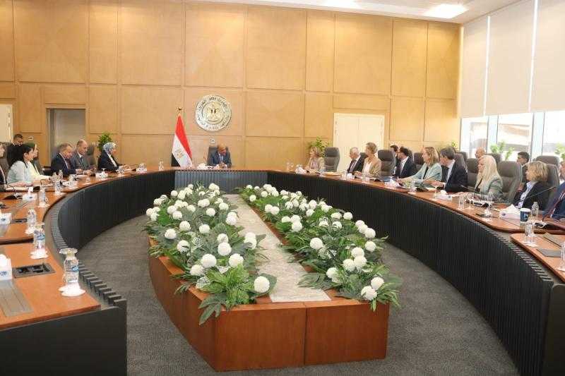 وزير الكهرباء يبحث مع وفدي بنك الاستثمار والاتحاد الأوروبيين سبل دعم الشراكة وتعزيز التعاون