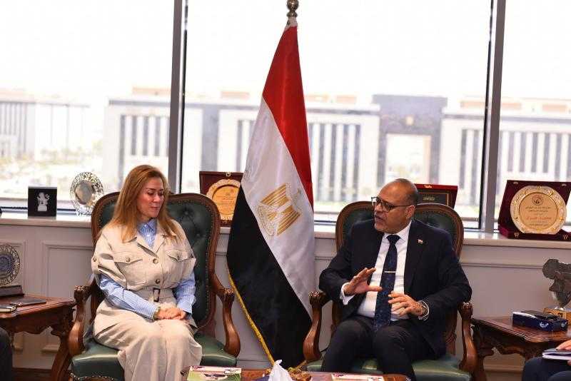 وزير العمل يستقبل المدير التنفيذي للأكاديمية الوطنية للتدريب لتعزيز التعاون وبحث الملفات المستقبلية