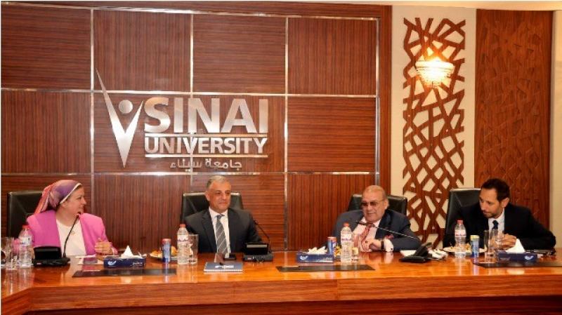 محافظ الإسماعيلية يزور جامعة سيناء فرع القنطرة شرق.. صور