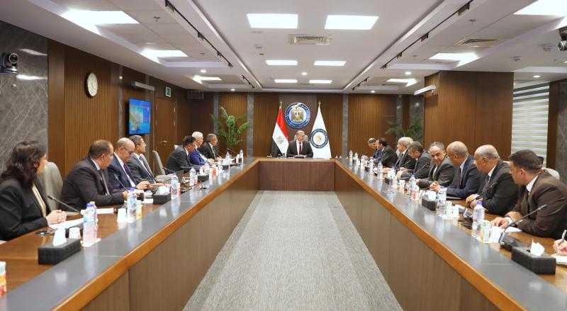 وزير البترول يلتقي مجموعة من كبار كتاب الصحافة المصرية ورؤساء التحرير وخبراء الاقتصاد والبترول