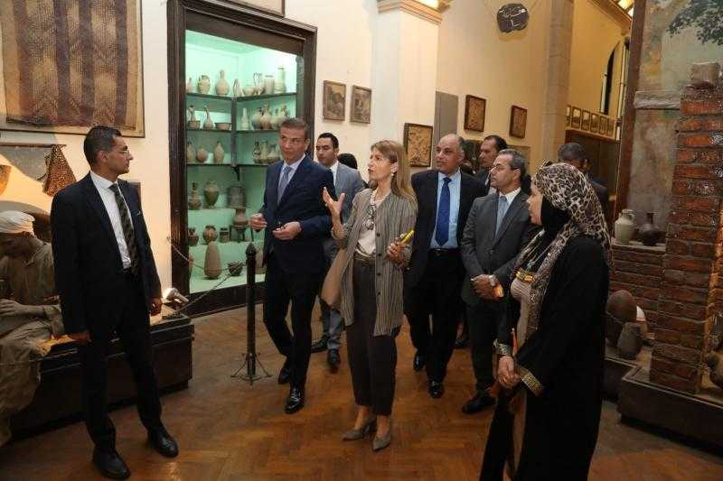وزير الزراعة يلتقي مدير مكتب اليونسكو بالقاهرة ويصطحبها في جولة بالمتحف الزراعي