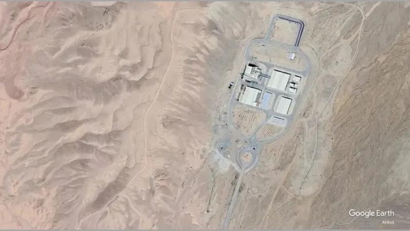 جيش الاحتلال يستهدف مواقع لإنتاج أجهزة الطرد المركزي والأسلحة في محيط طهران