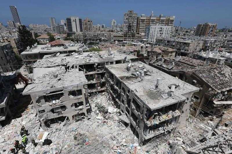 7 صواريخ إيرانية على الأقل أصابت عدة أهداف في وسط إسرائيل والنقب