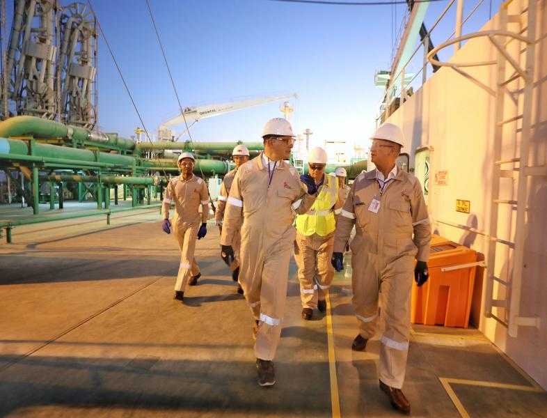 وزير البترول يتفقد أعمال تجهيز سفينة التغييز ”ENERGOS ESKIMO” بميناء العين السخنة