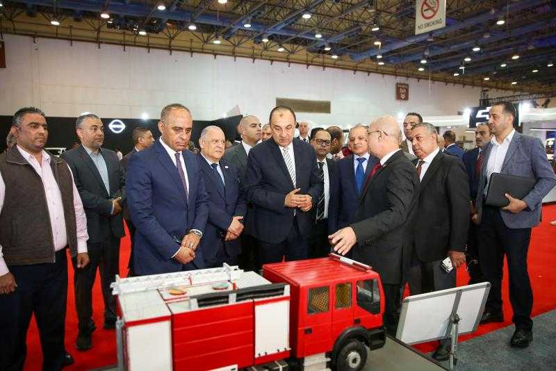 وزير قطاع الأعمال العام يشهد افتتاح معرض ومؤتمر ”الأهرام للنقل” ويتفقد الأجنحة المشاركة