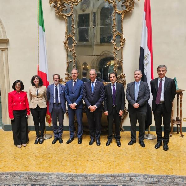 وزير الاتصالات يعقد لقاءات مع مسؤولى شركات ومؤسسات إيطالية لجذب استثمارات فى مجالات التعهيد