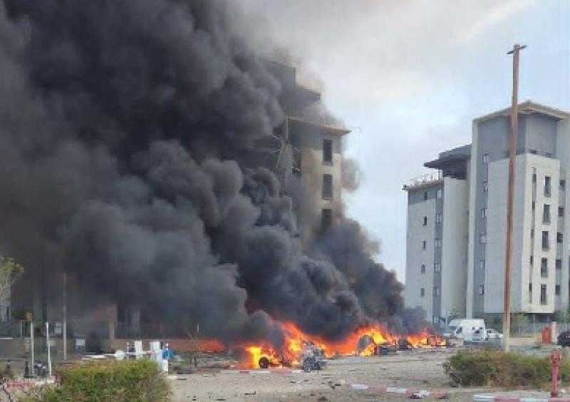 وسائل إعلام عبرية: 31 إصابة جراء سقوط الصاروخ الإيراني على بئر سبع