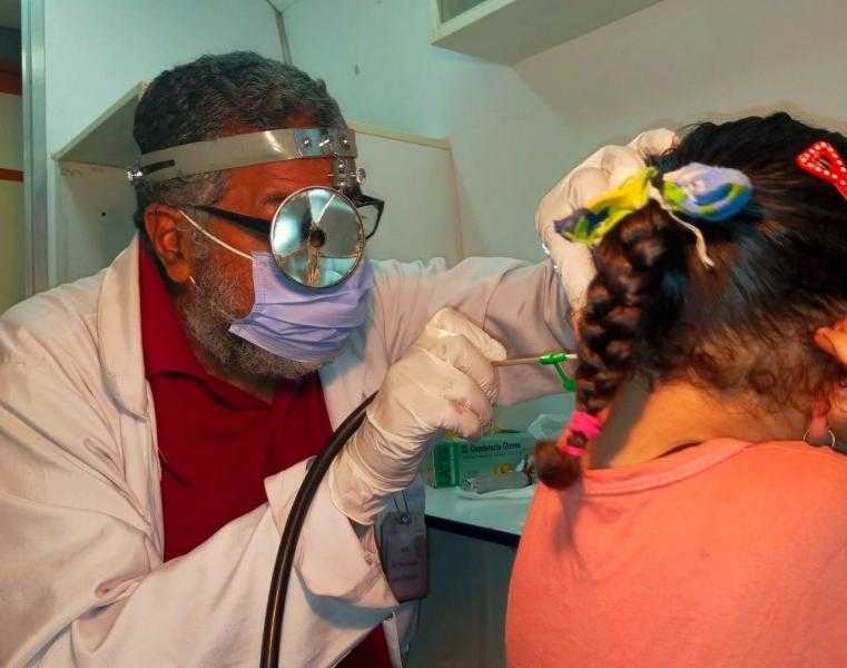 الكشف الطبي على 1452 مواطنا خلال قافلة طبية مجانية بقرية طهنا الحبل بالمنيا