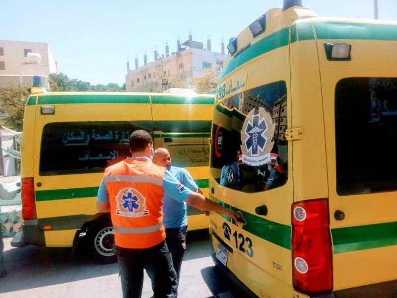 إصابة 4 أشخاص إثر انقلاب سيارة بطريق مصر- أسيوط الغربي