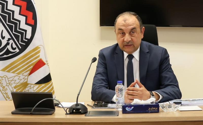 وزير قطاع الأعمال العام يجتمع برؤساء الشركات القابضة لمتابعة مشروعات التطوير والشراكة والاستثمار