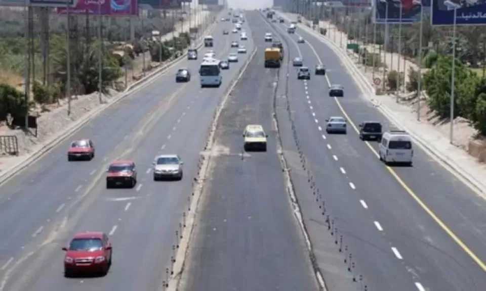 النشرة المرورية.. انتظام حركة السيارات وسيولة أعلى محاور القاهرة والجيزة