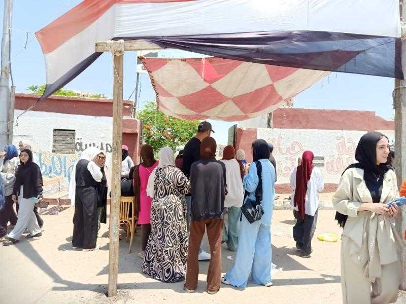 تباين آراء طلاب الثانوية العامة بالإسماعيلية بشأن امتحان اللغة العربية