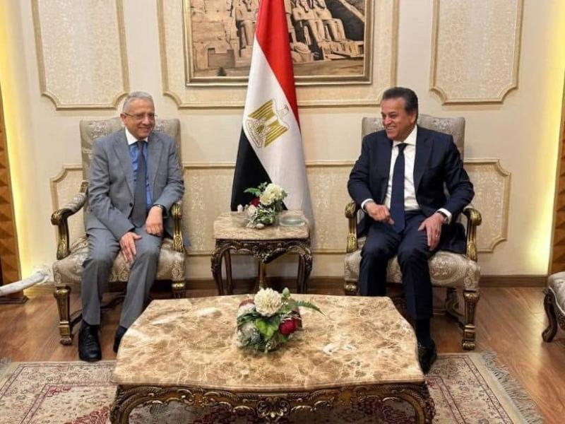 د خالد عبدالغفار يستقبل وزير الصحة التونسي بمطار القاهرة الدولي
