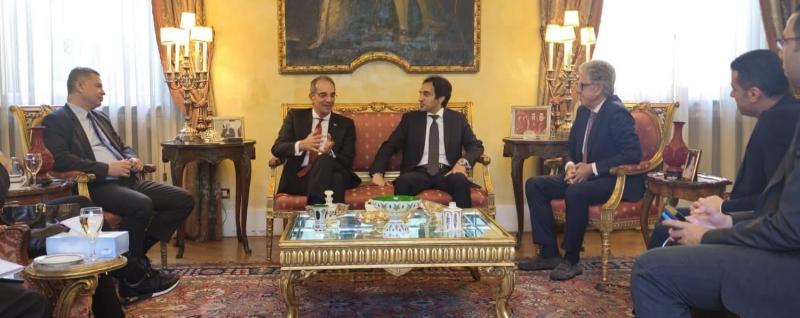 وزير الاتصالات يبحث مع مسئولى كبرى الشركات التكنولوجية العالمية فرص التوسع في استثماراتها فى مصر