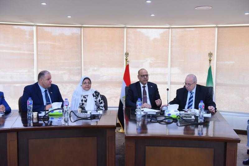 وزير العمل يلتقي قيادات الاتحاد المصري لمقاولي التشييد والبناء لتفعيل التعاون في الملفات المُشتركة
