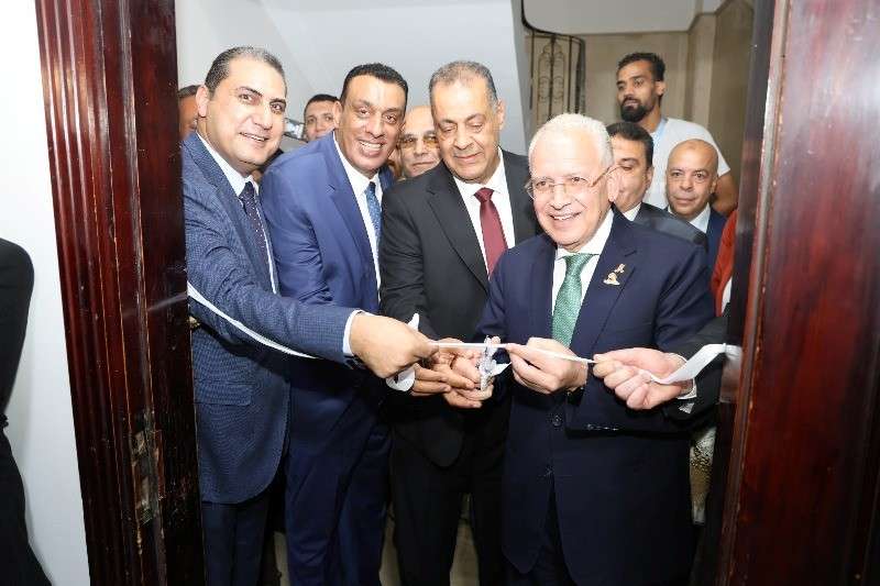 خط أحمر