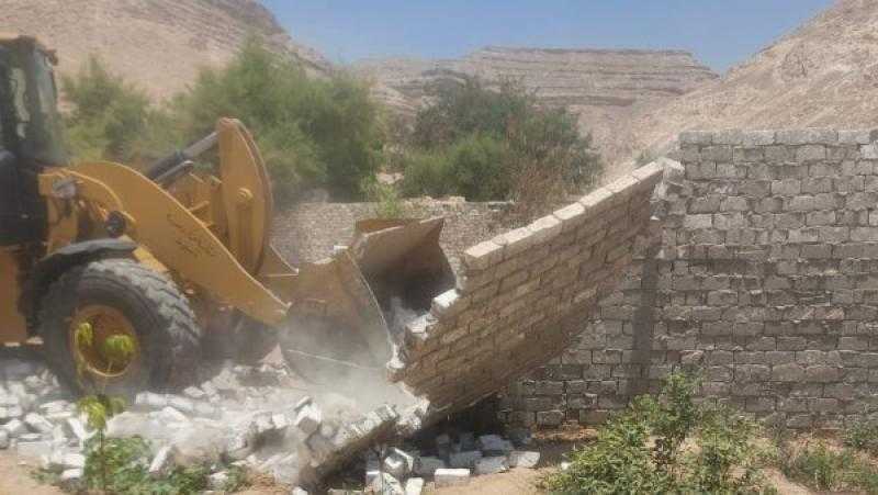 محافظ أسيوط: إزالة 18 حالة تعد على أراضي زراعية وأملاك دولة بـ 7مراكز