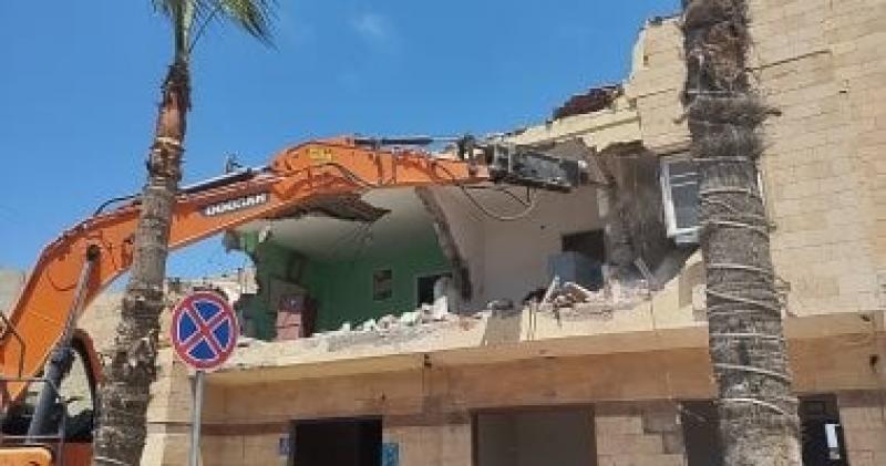 إزالة التعديات على أملاك الدولة بمنطقة الجمرك بمدخل قلعة قايتباى