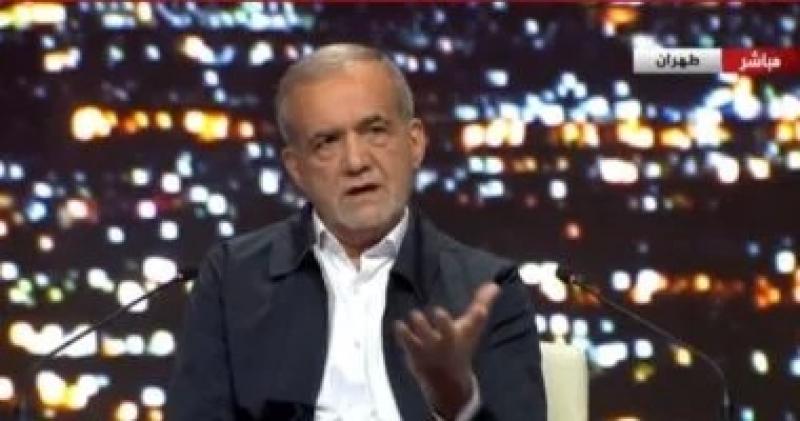 الرئيس الإيراني يهنئ شعبه بالانتصار على إسرائيل