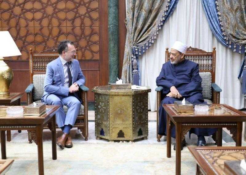 شيخ الأزهر يستقبل سفير كندا بالقاهرة