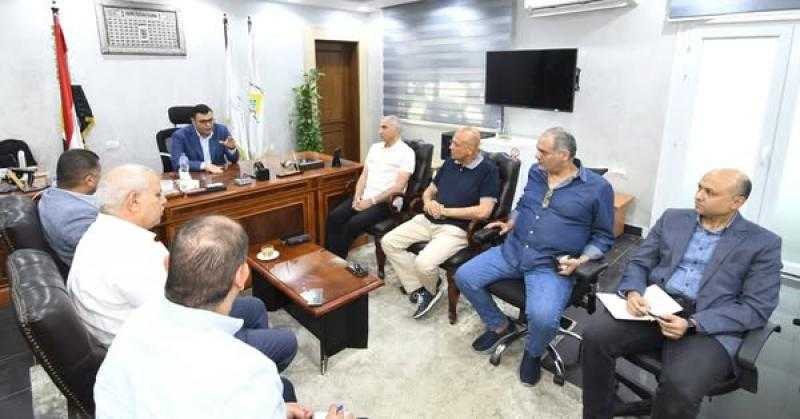 وزير الإسكان يعقد اجتماعًا لمتابعة مشروعات مركز مارينا العلمين السياحي