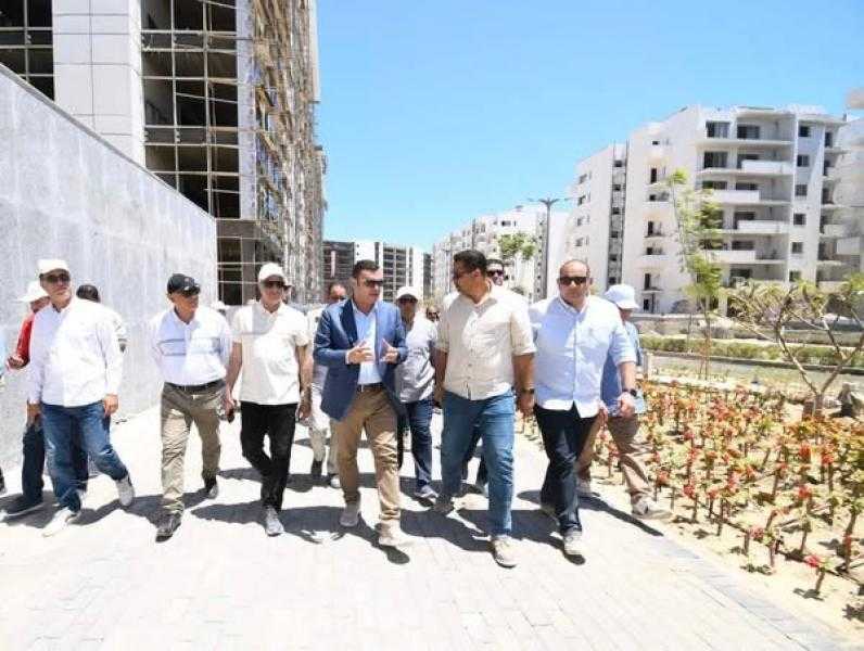 وزير الإسكان يتفقد كومباوند مزارين والحي اللاتيني بمدينة العلمين الجديدة والطريق الساحلي الدولي