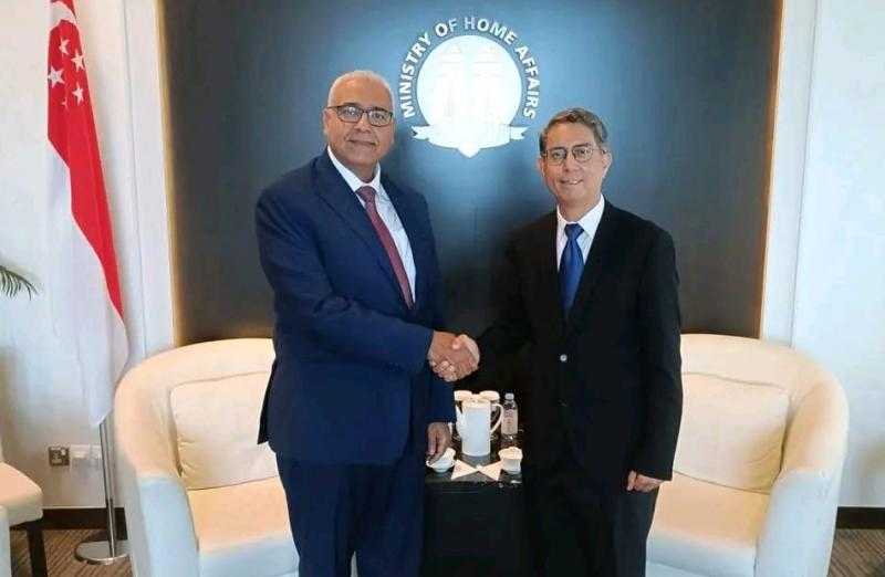 سفير مصر في سنغافورة يلتقي وزير الشئون الإسلامية لبحث التعاون بين سنغافورة والأزهر الشريف