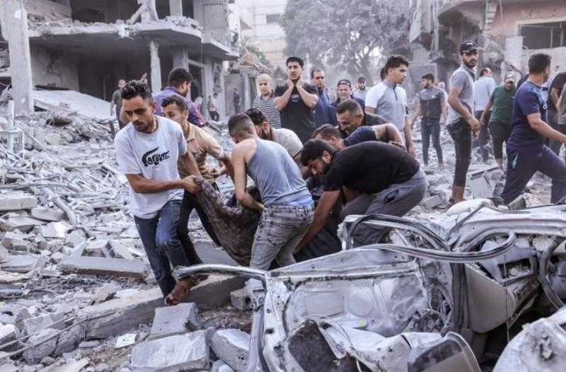 مجزرة جديدة في غزة.. الاحتلال يقتل 19 فلسطينيا في قصف استهدف مدنيين ومركز إغاثة