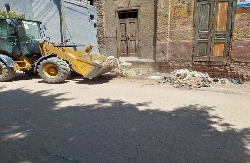 رفع 70 طن قمامة ومخلفات بقرى مركز سوهاج