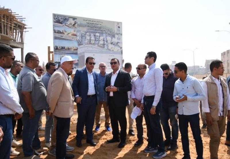 وزير الإسكان يبدأ جولة تفقدية بالعاشر من رمضان ويتفقد الطرق والمحاور ومشروع ديارنا السكني بالمدينة
