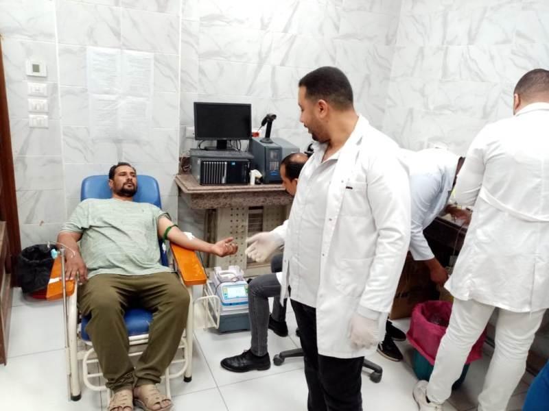 صحة سوهاج: الدعم الكامل لحملة التبرع بالدم وتكريم المتبرعين المنتظمين.. صور