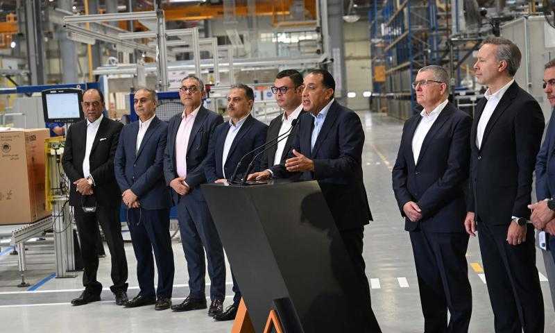 رئيس الوزراء: مصر نجحت فى جذب كبرى الشركات العالمية لافتتاح مراكز تصنيع