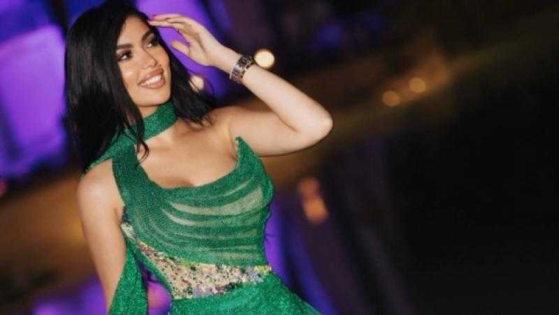 على البحر.. كارولين عزمي تخطف الأنظار بظهورها