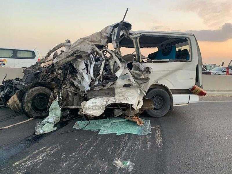 مصرع 5 أشخاص في حادث بين ميكروباص وتريلا أعلى الدائري الأوسطي