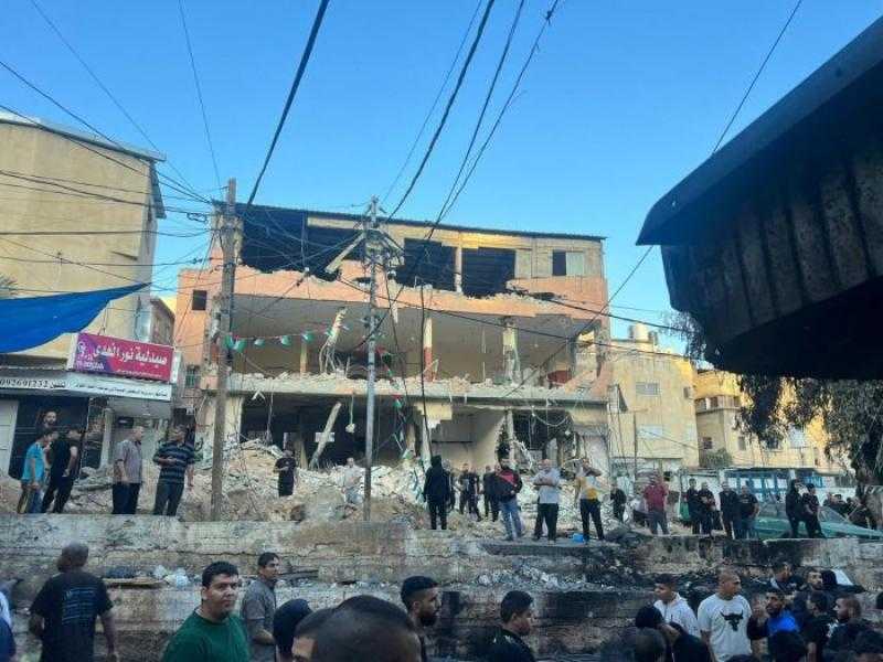 طائرات الاحتلال الإسرائيلي تقصف مدرسة شرقي غزة