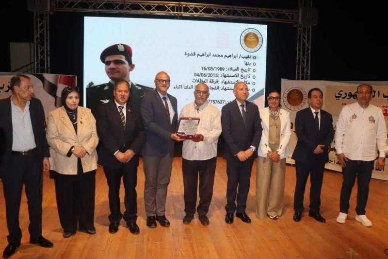 محافظا القليوبية والقاهرة يشاركان في احتفالية تكريم أسر الشهداء بقصر ثقافة القناطر الخيرية