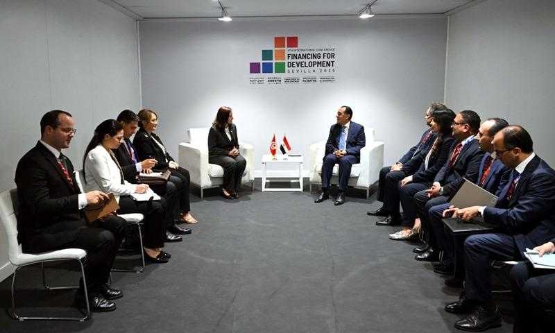 رئيس الوزراء يلتقي نظيرته التونسية ويؤكد عمق العلاقات الثنائية