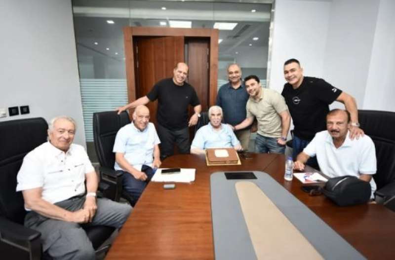 خط أحمر