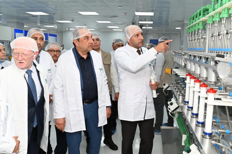 في جولة ميدانية.. وزير قطاع الأعمال العام يتفقد تطوير مصانع ”النصر للكيماويات الدوائية
