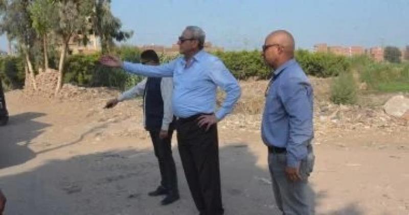 محافظ الغربية يجوب شوارع المحلة الكبرى ويتفقد مشروعات الرصف والتطوير
