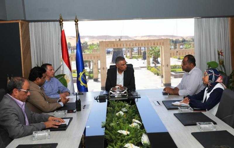 محافظ أسوان يعلن جاهزية المنظومة الطبية لتشغيل التأمين الصحي الشامل.. غدا