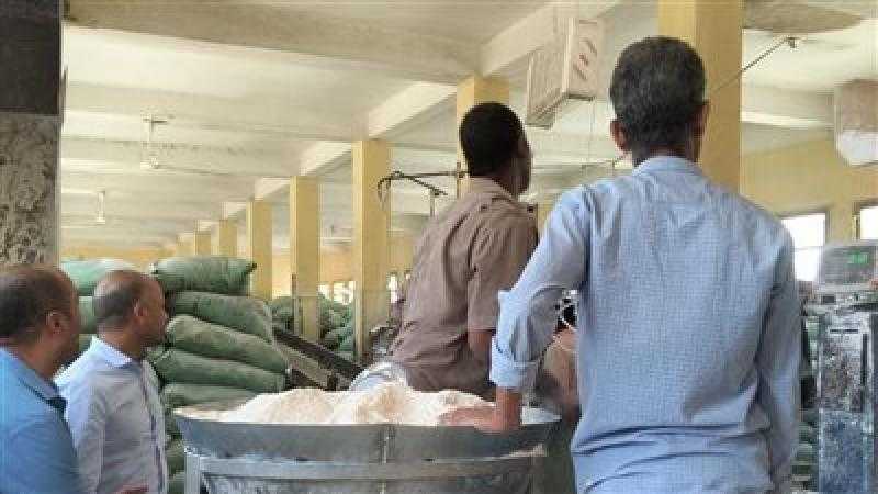 تموين قنا يضبط 230 مخالفة تموينية في حملات لضبط الأسواق