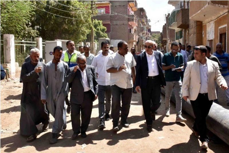 محافظ الأقصر يُلزم الشركات بسرعة إنهاء مشروعات الصرف بالطريق الزراعي الغربي