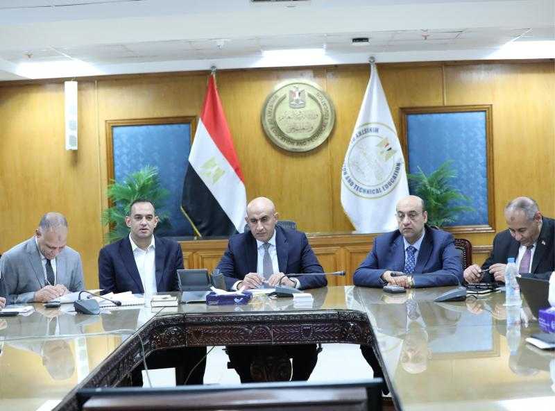 التعليم تستعرض تقرير غرفة عمليات امتحان ”التفاضل والتكامل” للثانوية العامة ”نظام قديم”