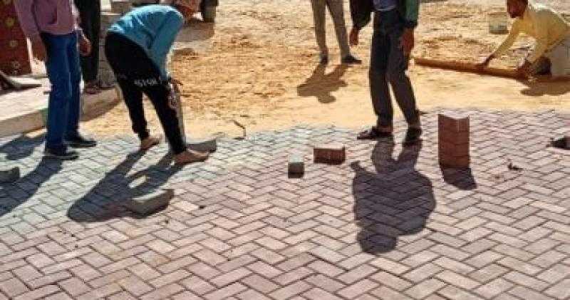 محافظ الوادي الجديد: استمرار أعمال رصف وتركيب الإنترلوك بطرق أحياء الخارجة والداخلة